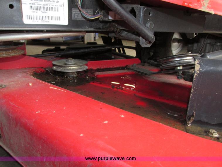 image for item G9962 Massey Ferguson 2524 lawn tractor