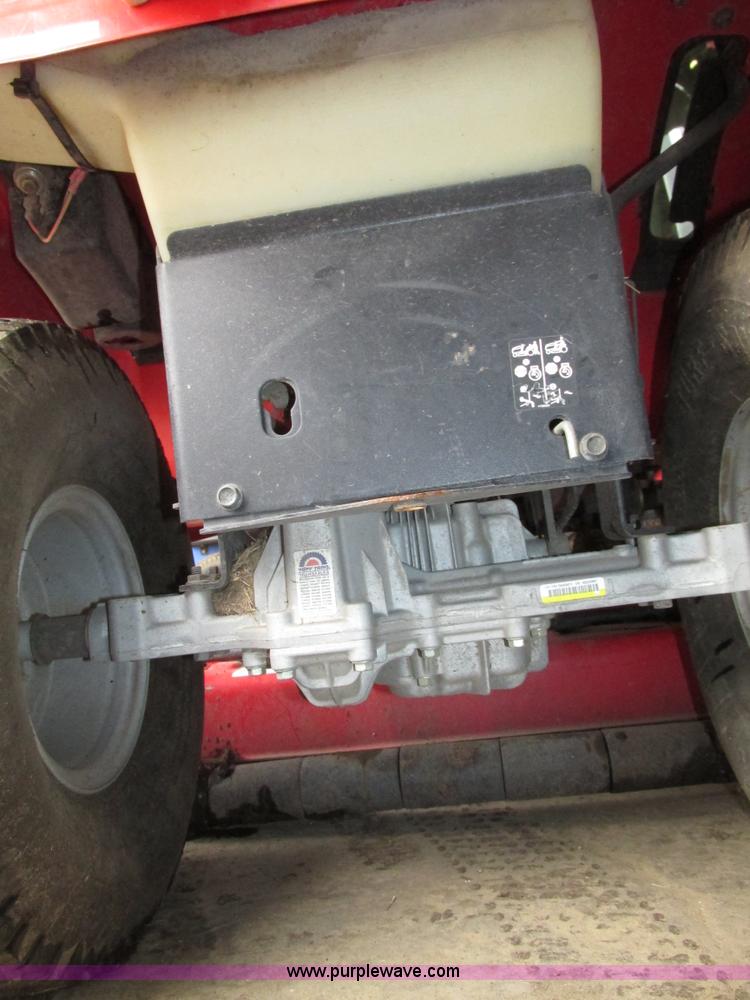 image for item G9962 Massey Ferguson 2524 lawn tractor