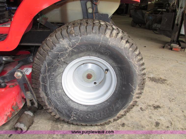 image for item G9962 Massey Ferguson 2524 lawn tractor