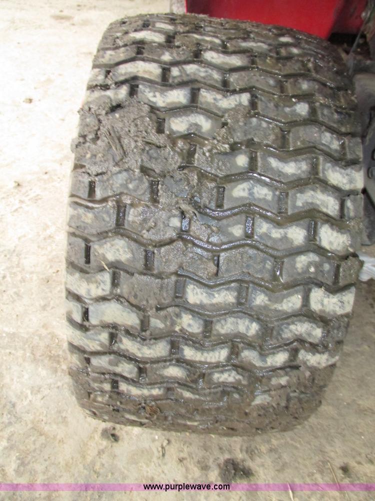 image for item G9962 Massey Ferguson 2524 lawn tractor