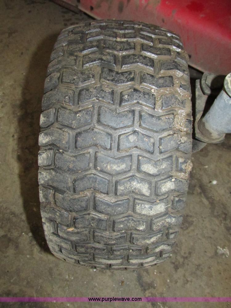 image for item G9962 Massey Ferguson 2524 lawn tractor