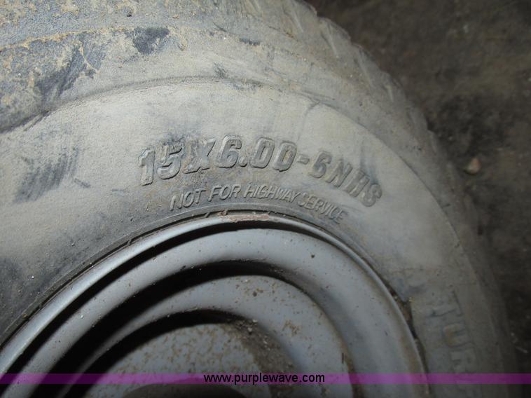 image for item G9962 Massey Ferguson 2524 lawn tractor