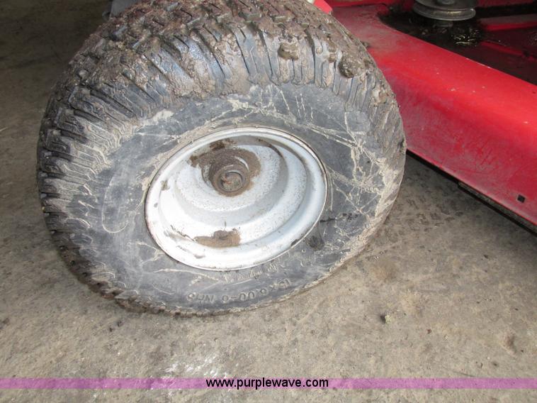 image for item G9962 Massey Ferguson 2524 lawn tractor