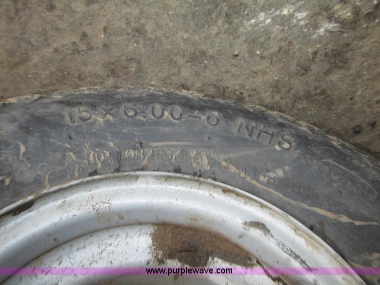 image for item G9962 Massey Ferguson 2524 lawn tractor