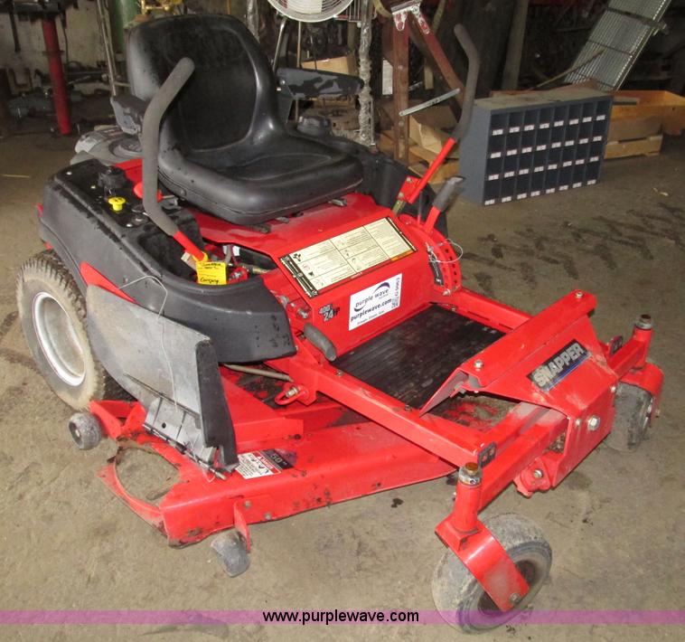 image for item G9963 Snapper 400ZB 2450 ZTR riding lawn mower