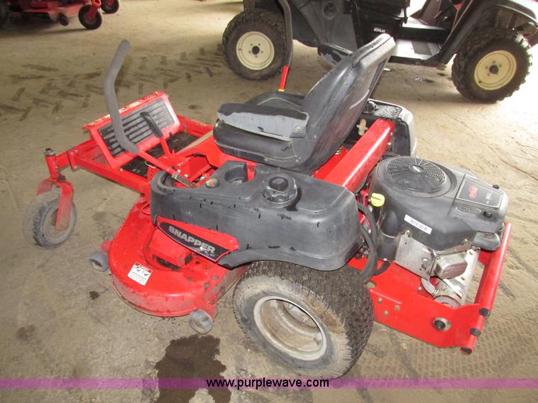 image for item G9963 Snapper 400ZB 2450 ZTR riding lawn mower