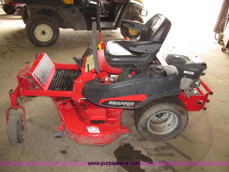 image for item G9963 Snapper 400ZB 2450 ZTR riding lawn mower