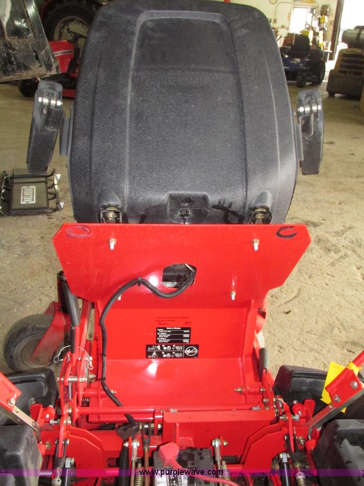 image for item G9963 Snapper 400ZB 2450 ZTR riding lawn mower