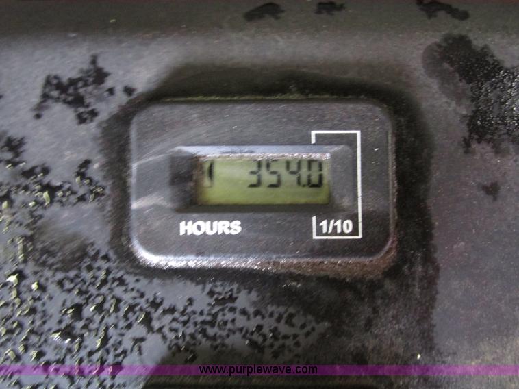 image for item G9963 Snapper 400ZB 2450 ZTR riding lawn mower