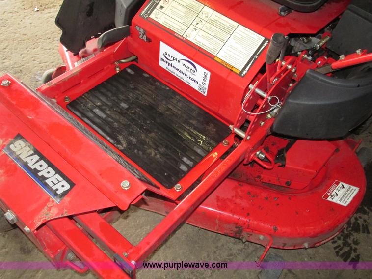 image for item G9963 Snapper 400ZB 2450 ZTR riding lawn mower