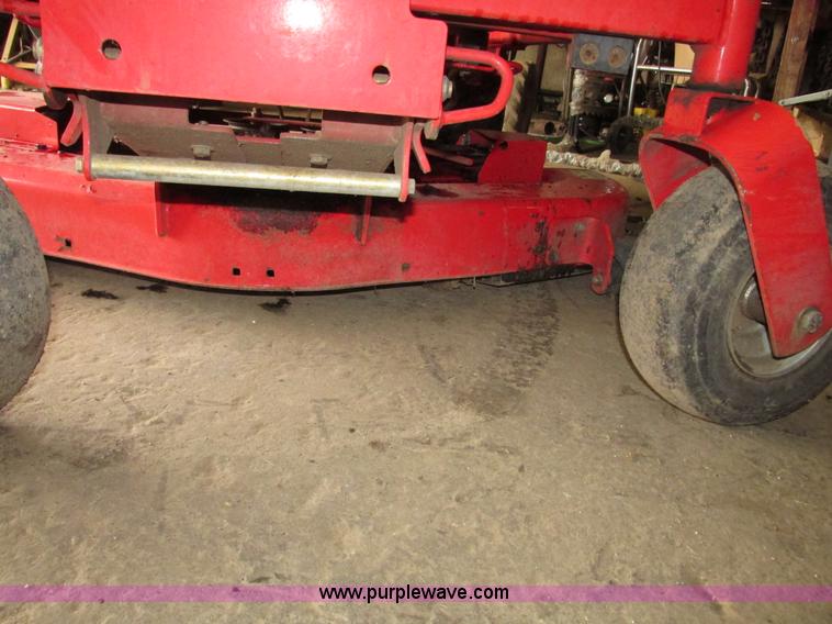 image for item G9963 Snapper 400ZB 2450 ZTR riding lawn mower