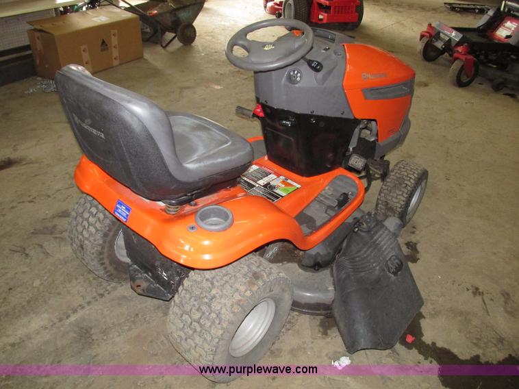 image for item G9965 Husqvarna YTH20K46 lawn tractor