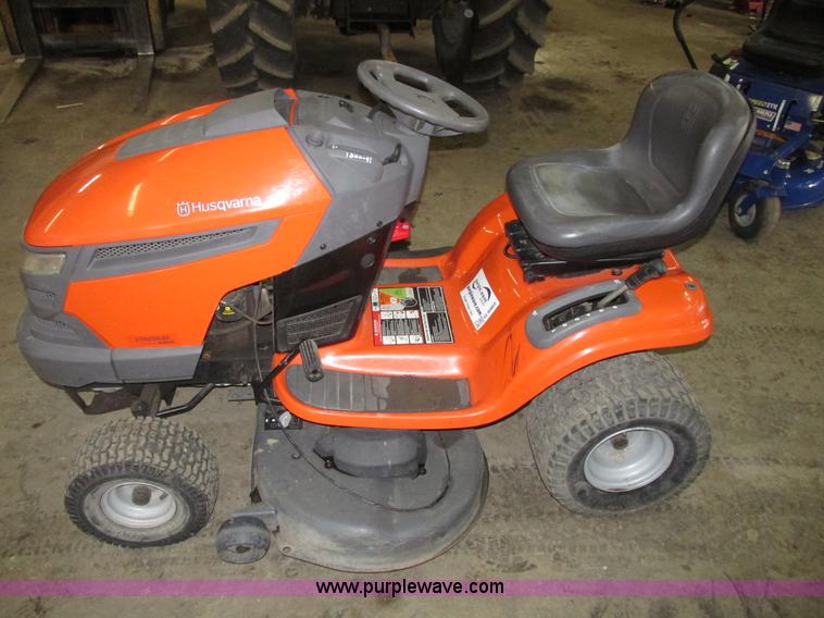 image for item G9965 Husqvarna YTH20K46 lawn tractor