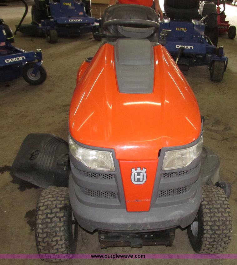 image for item G9965 Husqvarna YTH20K46 lawn tractor