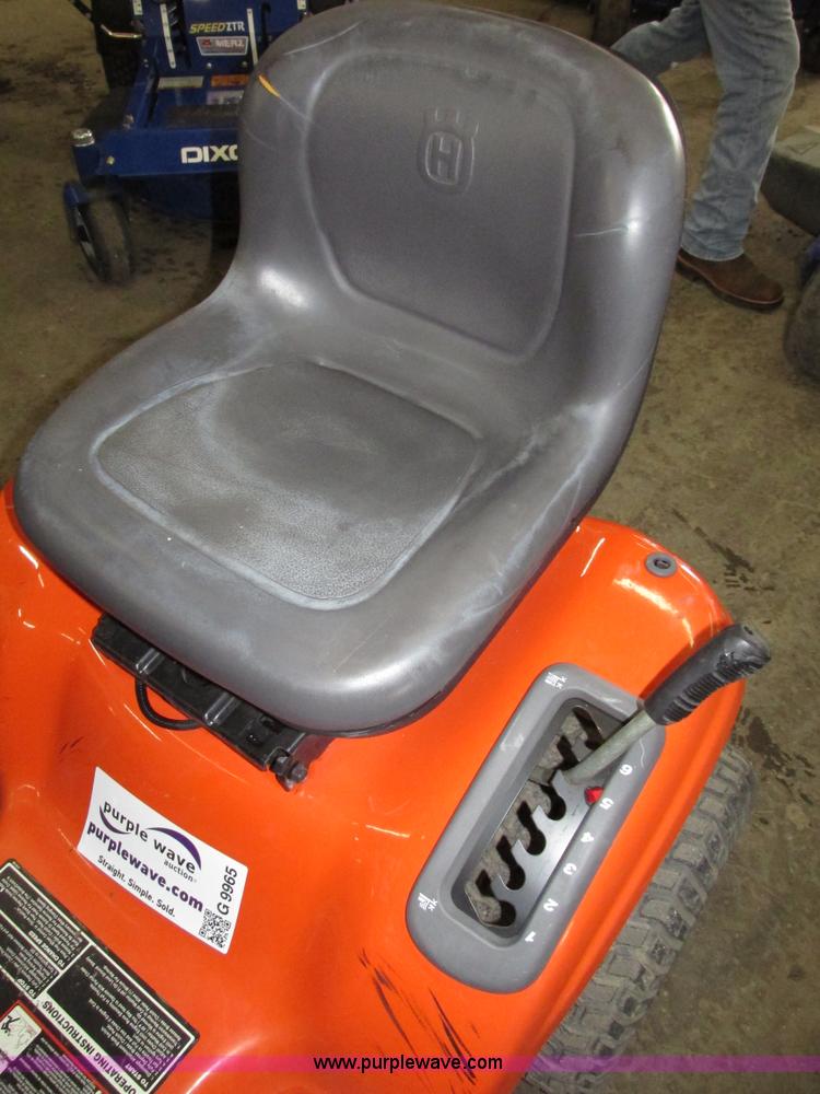 image for item G9965 Husqvarna YTH20K46 lawn tractor