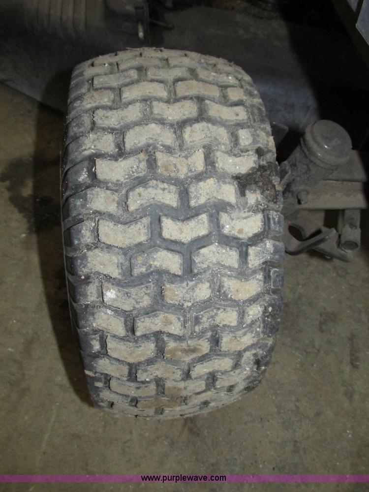 image for item G9965 Husqvarna YTH20K46 lawn tractor