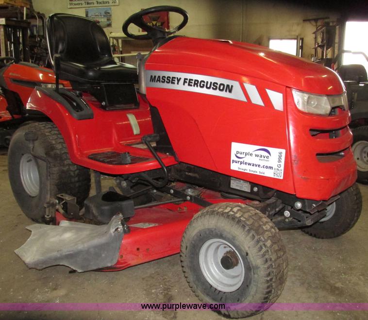 image for item G9966 2011 Massey Ferguson 2523 lawn tractor