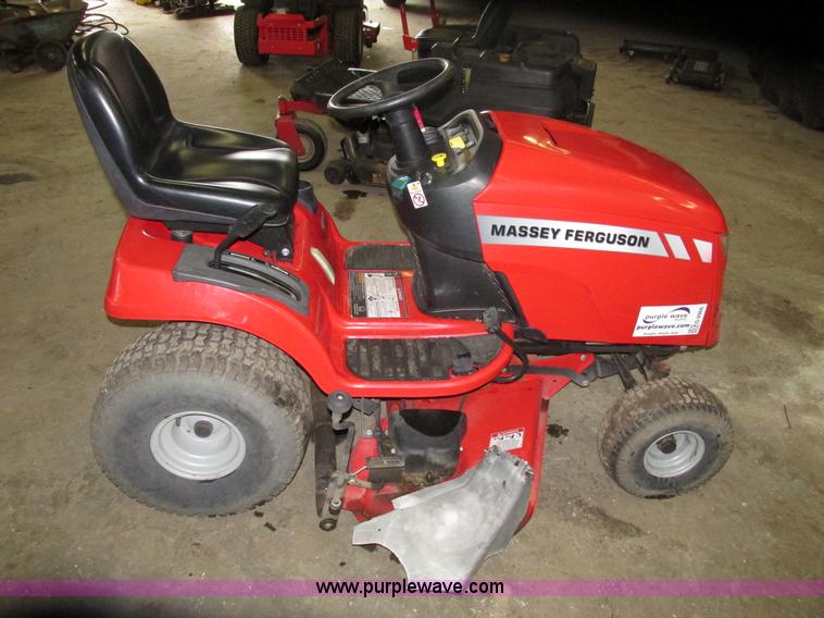 image for item G9966 2011 Massey Ferguson 2523 lawn tractor