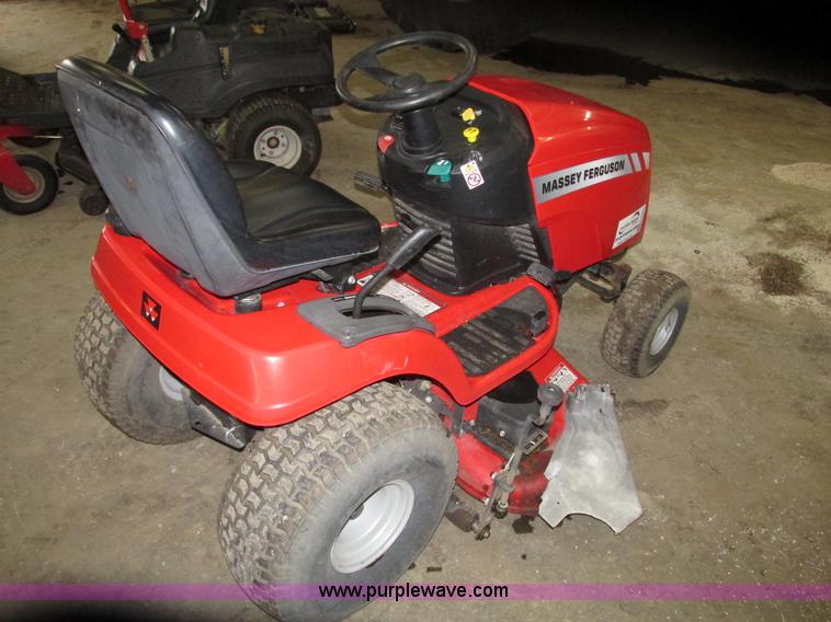 image for item G9966 2011 Massey Ferguson 2523 lawn tractor