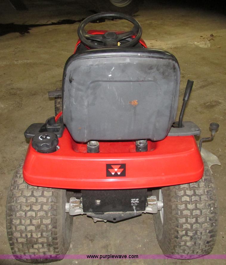 image for item G9966 2011 Massey Ferguson 2523 lawn tractor