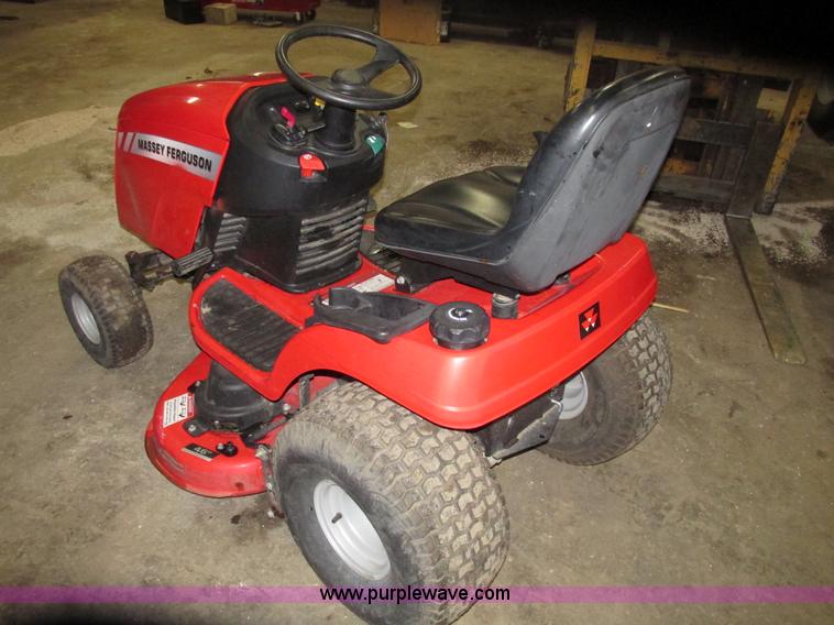image for item G9966 2011 Massey Ferguson 2523 lawn tractor