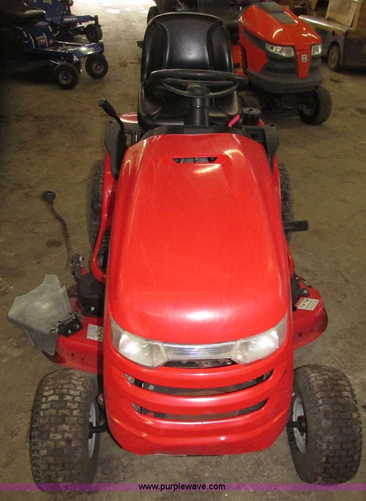 image for item G9966 2011 Massey Ferguson 2523 lawn tractor