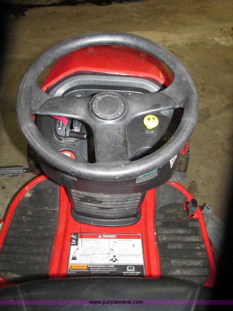 image for item G9966 2011 Massey Ferguson 2523 lawn tractor