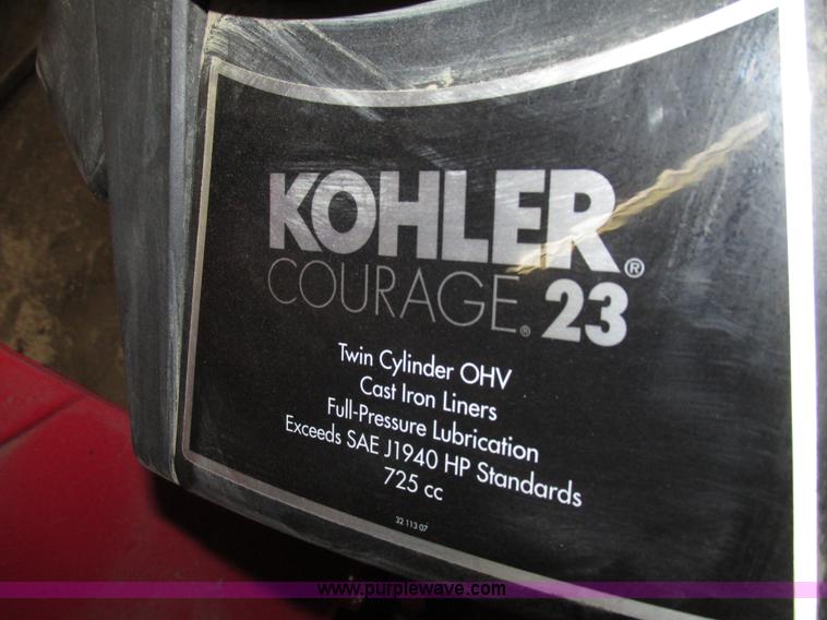 image for item G9966 2011 Massey Ferguson 2523 lawn tractor