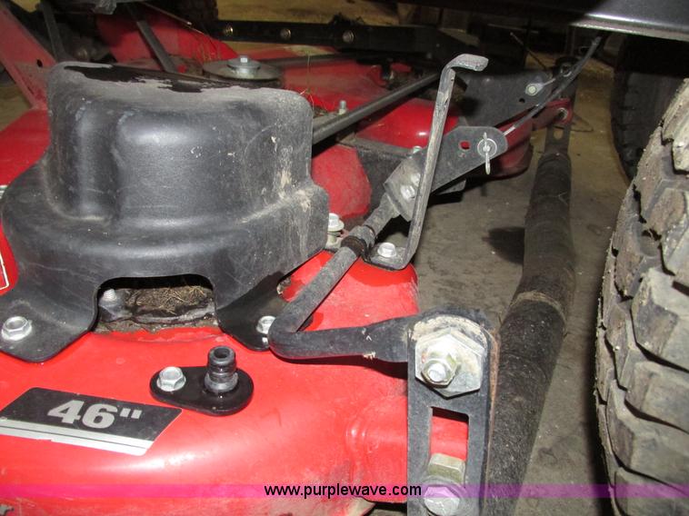 image for item G9966 2011 Massey Ferguson 2523 lawn tractor