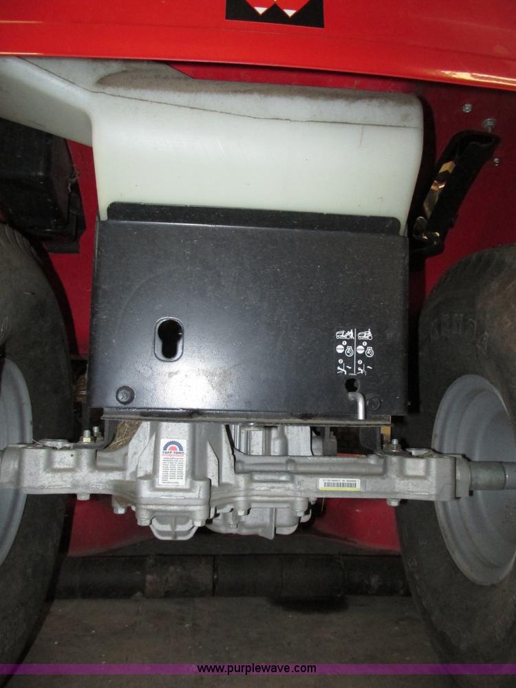 image for item G9966 2011 Massey Ferguson 2523 lawn tractor