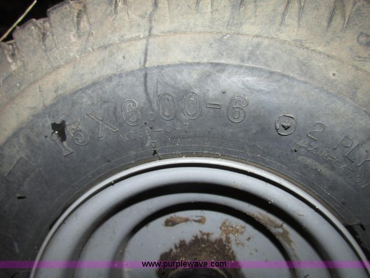 image for item G9966 2011 Massey Ferguson 2523 lawn tractor