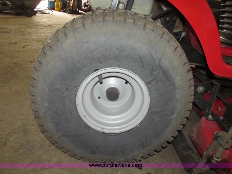 image for item G9966 2011 Massey Ferguson 2523 lawn tractor