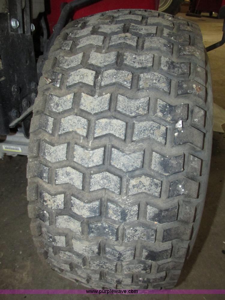 image for item G9966 2011 Massey Ferguson 2523 lawn tractor