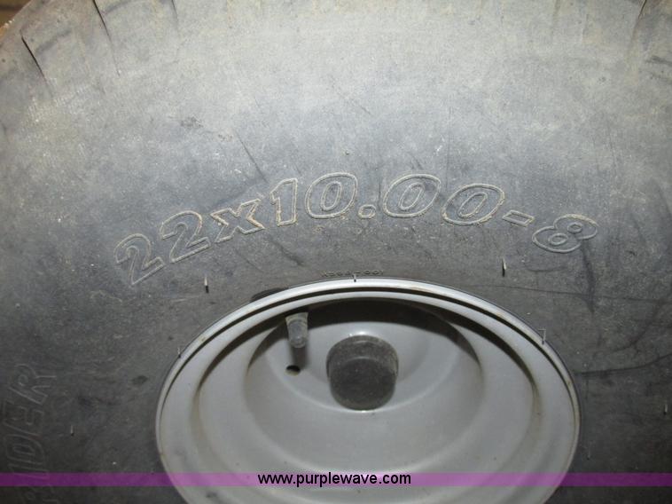 image for item G9966 2011 Massey Ferguson 2523 lawn tractor