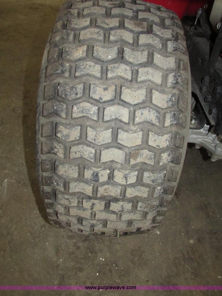 image for item G9966 2011 Massey Ferguson 2523 lawn tractor