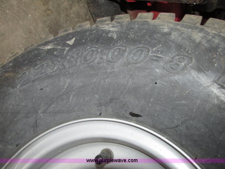 image for item G9966 2011 Massey Ferguson 2523 lawn tractor