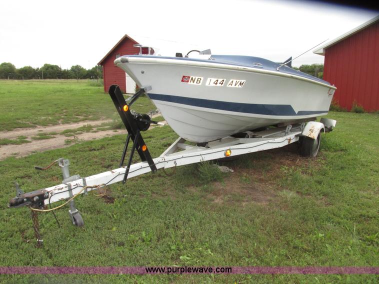 image for item G9967 1960 Larson speed boat