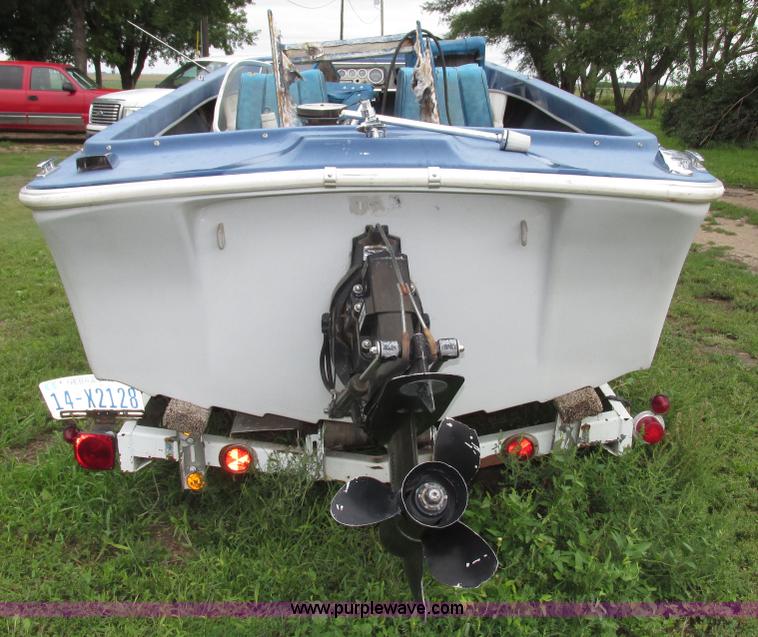 image for item G9967 1960 Larson speed boat