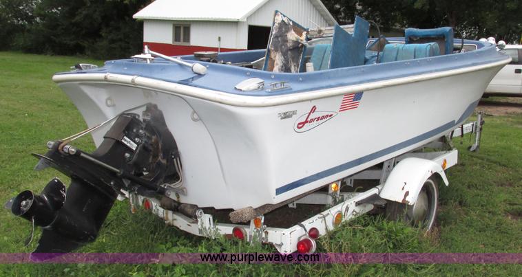 image for item G9967 1960 Larson speed boat