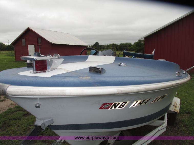 image for item G9967 1960 Larson speed boat