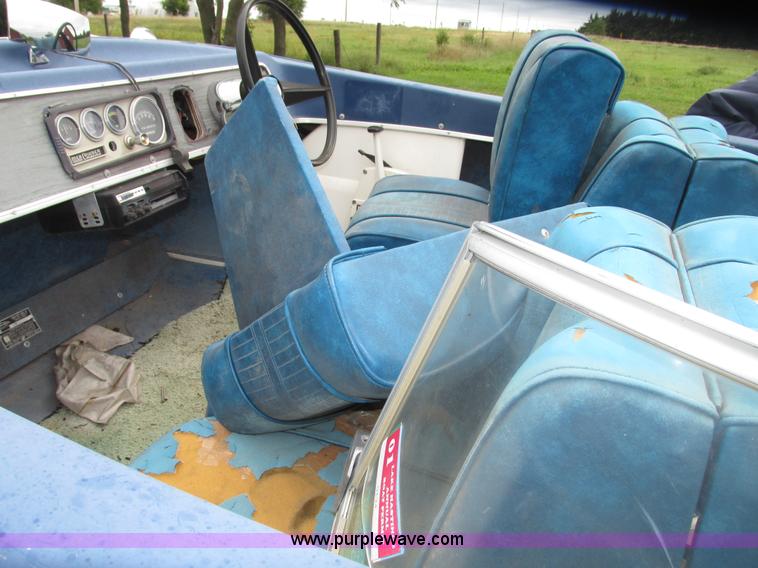 image for item G9967 1960 Larson speed boat