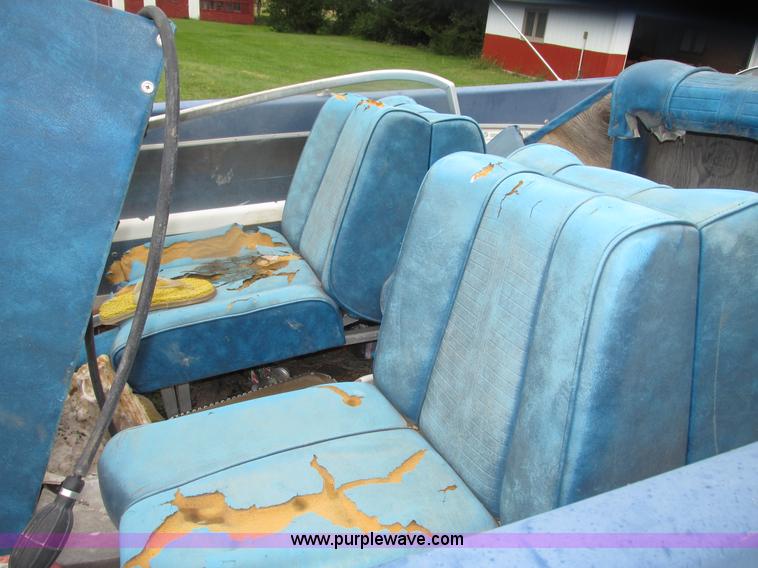 image for item G9967 1960 Larson speed boat