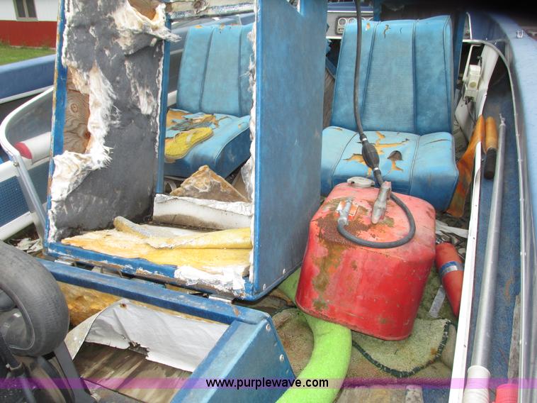 image for item G9967 1960 Larson speed boat