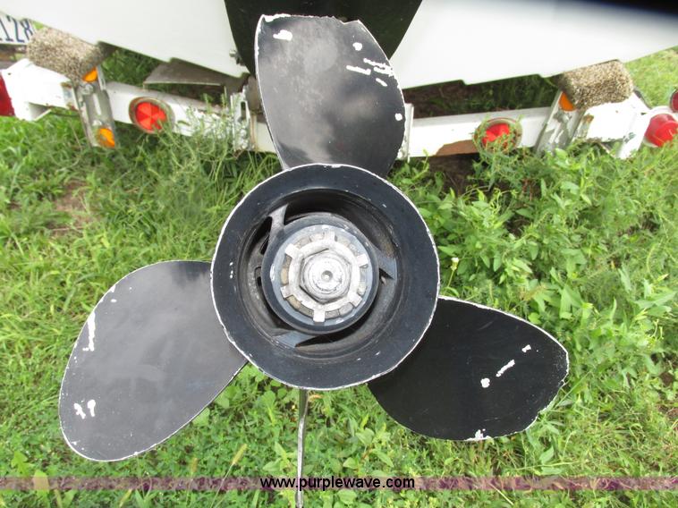 image for item G9967 1960 Larson speed boat