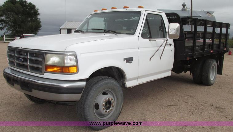 image for item G9968 1995 Ford F450 Super Duty XLT flatbed truck