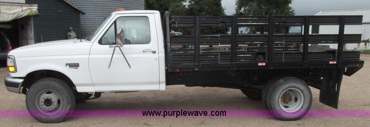 image for item G9968 1995 Ford F450 Super Duty XLT flatbed truck