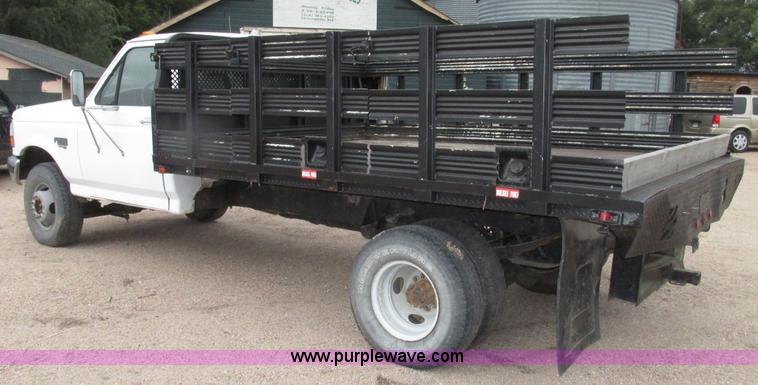 image for item G9968 1995 Ford F450 Super Duty XLT flatbed truck