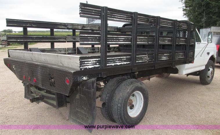 image for item G9968 1995 Ford F450 Super Duty XLT flatbed truck