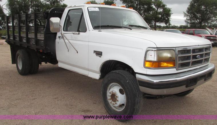 image for item G9968 1995 Ford F450 Super Duty XLT flatbed truck
