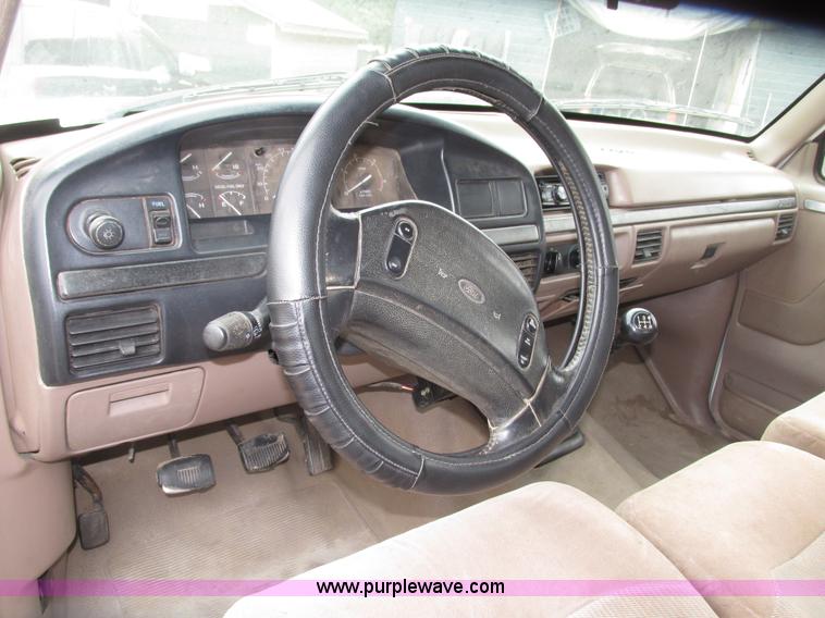 image for item G9968 1995 Ford F450 Super Duty XLT flatbed truck